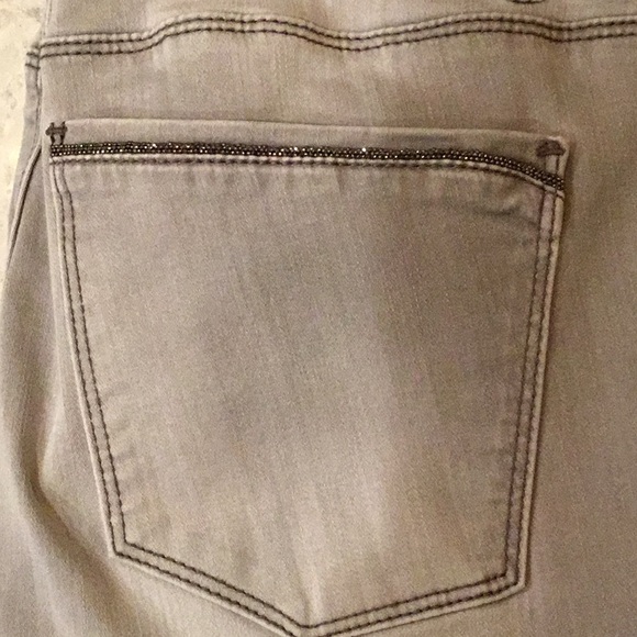 2 Pairs WHBM jeans “the Skinny“ size 6 Gray Cream - Picture 12 of 16